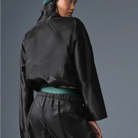 New alo with tags Cropped Afterglow Pullover black size small - Picture 5 of 7